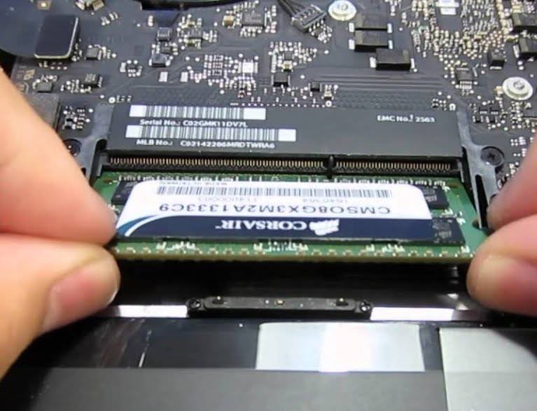 Laptop RAM nasıl takılır değiştirilir