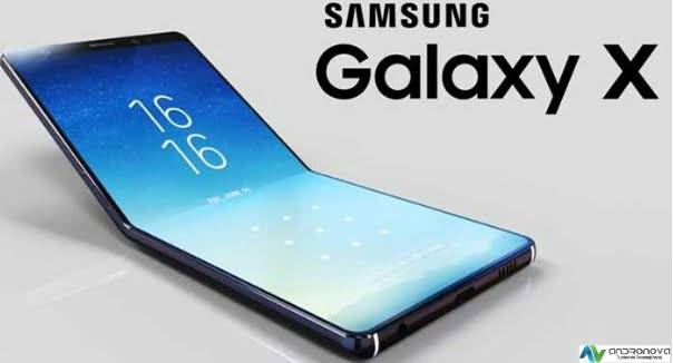 Beklenen cihaz geldi: Samsung katlanabilir telefon